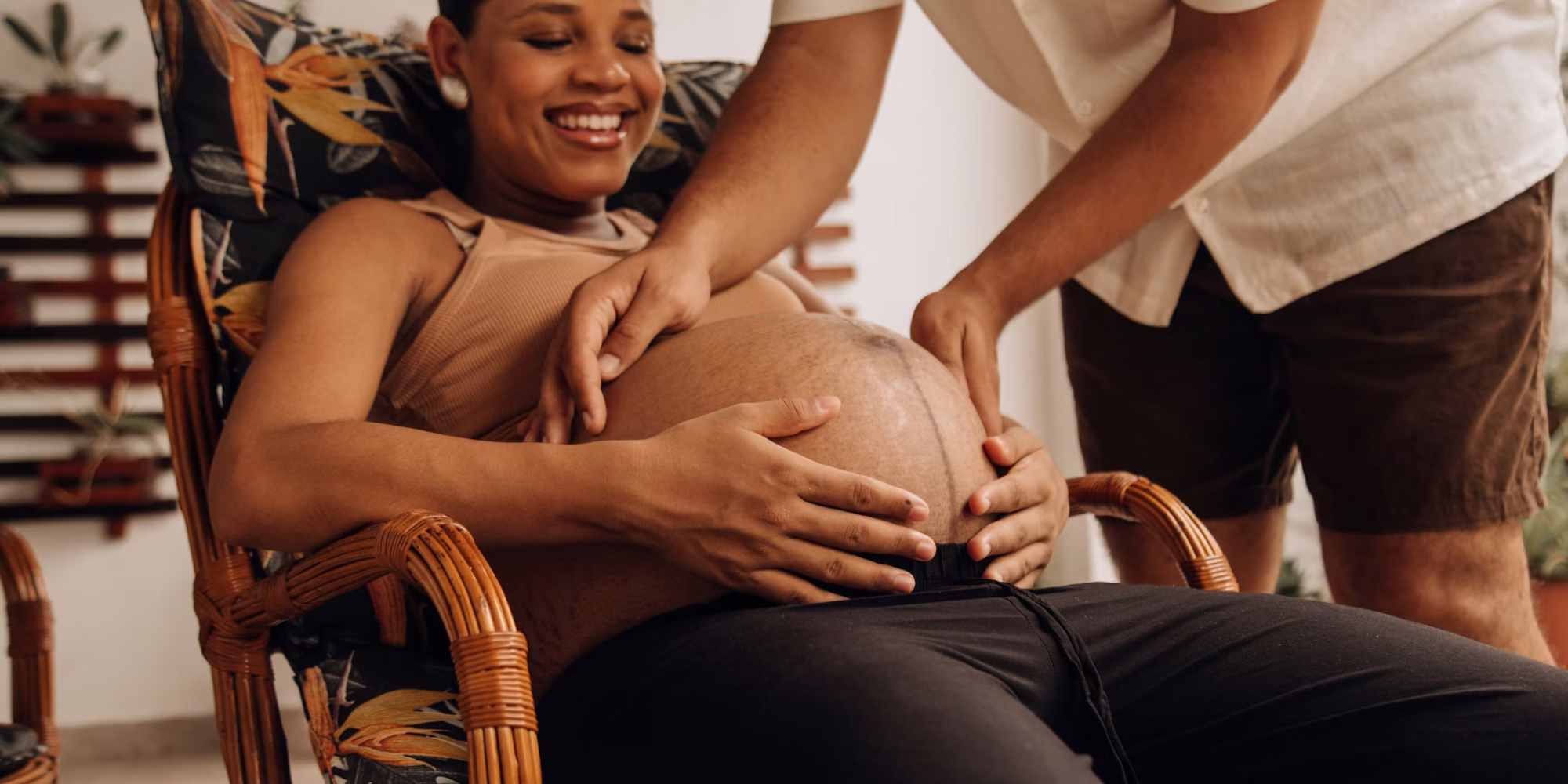 Pregnant woman with previous cesarean section being taken care of